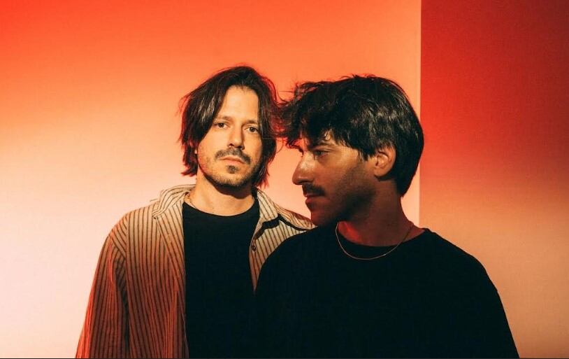 El dúo se enmarca en la fértil escena que desde hace más de una década viene revisitando el folklore español.