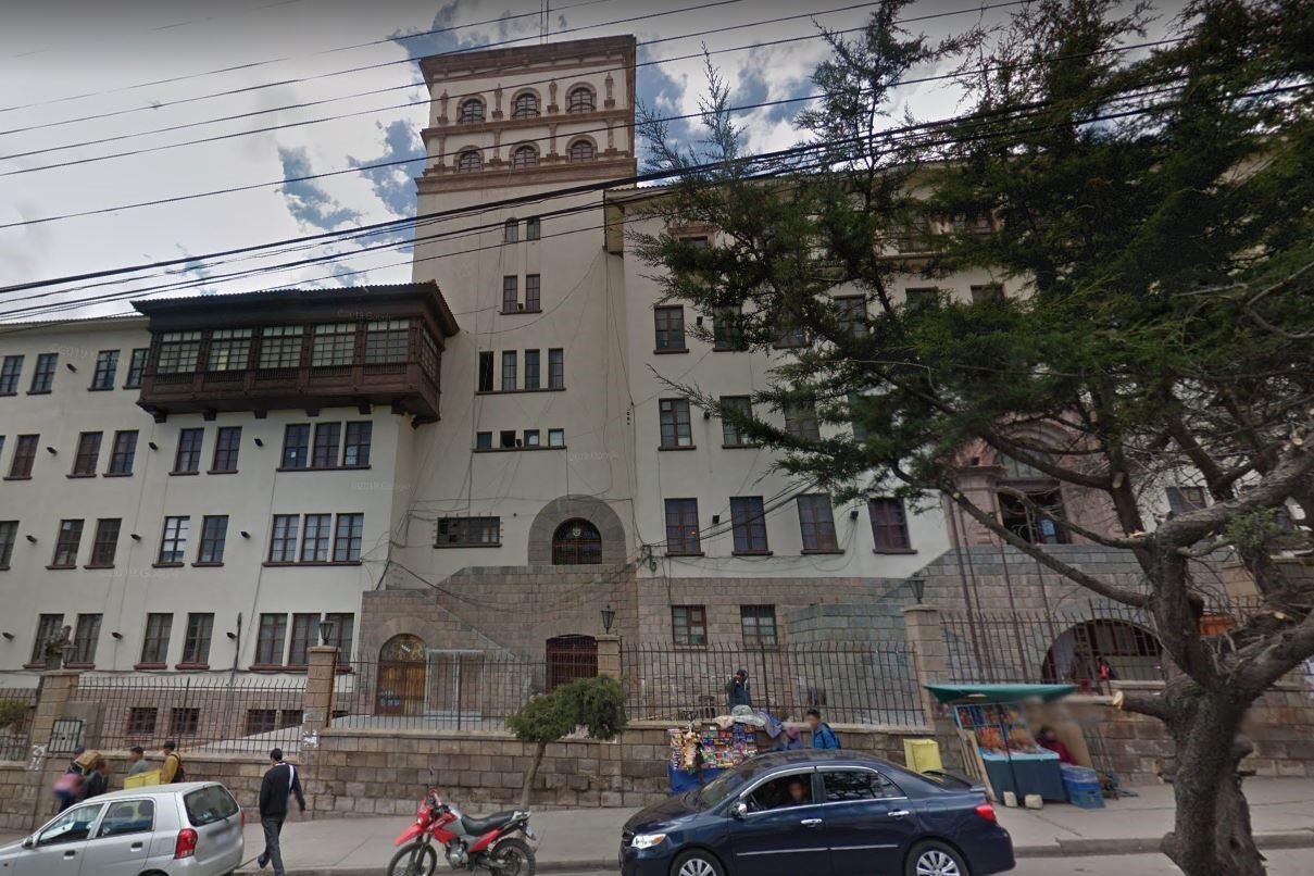 Cuatro personas murieron y al menos 60 resultaron heridas este lunes en Bolivia tras una avalancha humana.