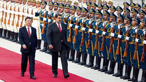Ceremonia de bienvenida a su par venezolano del presidente chino, en el aeropuerto internacional de Beijing.