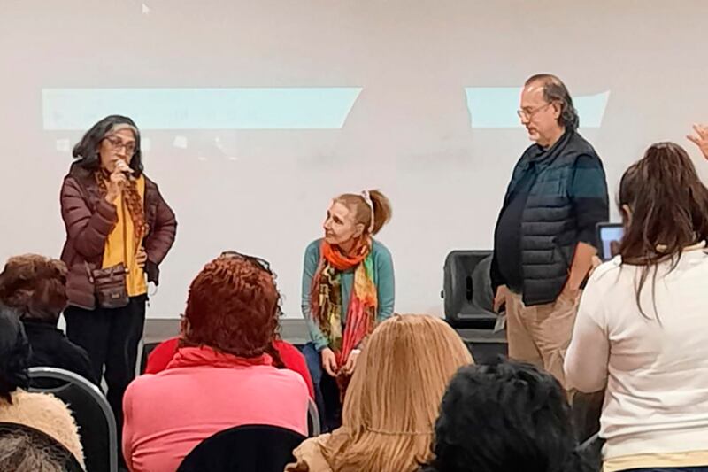 Sara Mamaní junto a Matilde Casermeiro, y Alejandro Arroz en el inicio del ciclo 2022.