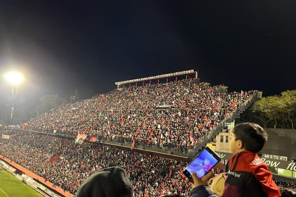 El Coloso fue cubierto en más de la mitad de su capacidad por hinchas rojinegros