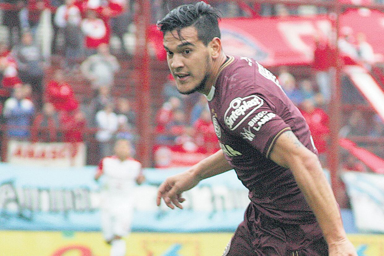Gustavo Gómez con la camiseta de Lanús, equipo al que lo llevó Guillermo para reemplazar a Goltz.