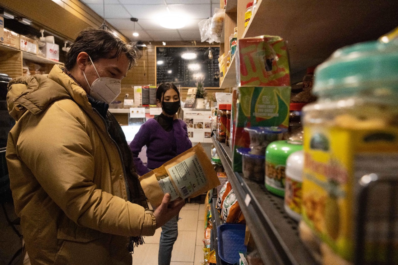 Adios al barbijo en el supermercado en Nueva York