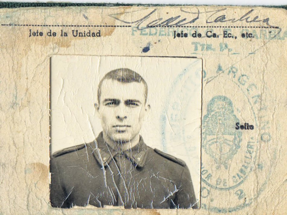 Libreta del servicio militar de Abelardo Castillo