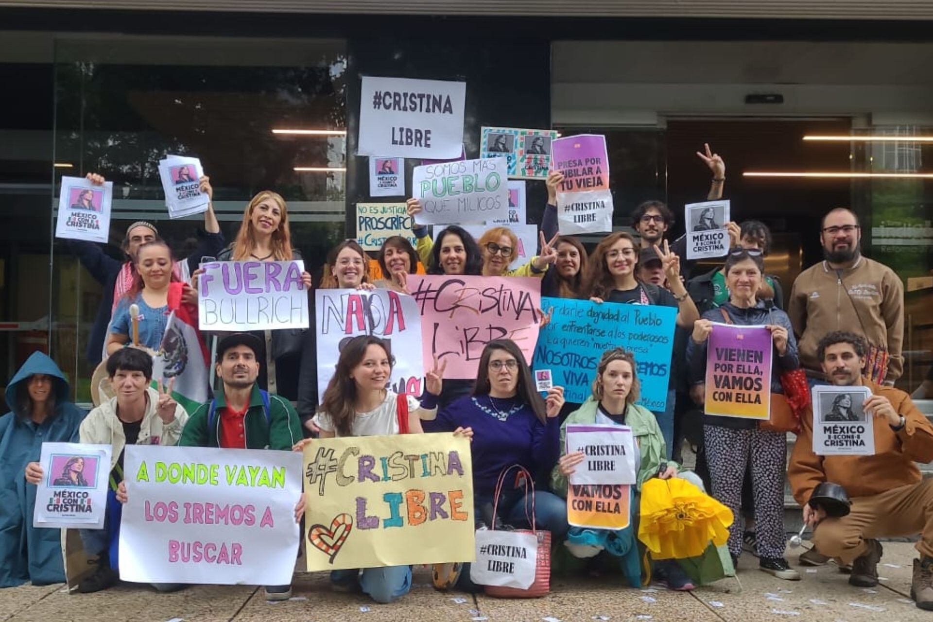 Quiénes son y qué reclaman los argentinos en el exterior que apoyan a Cristina Kirchner