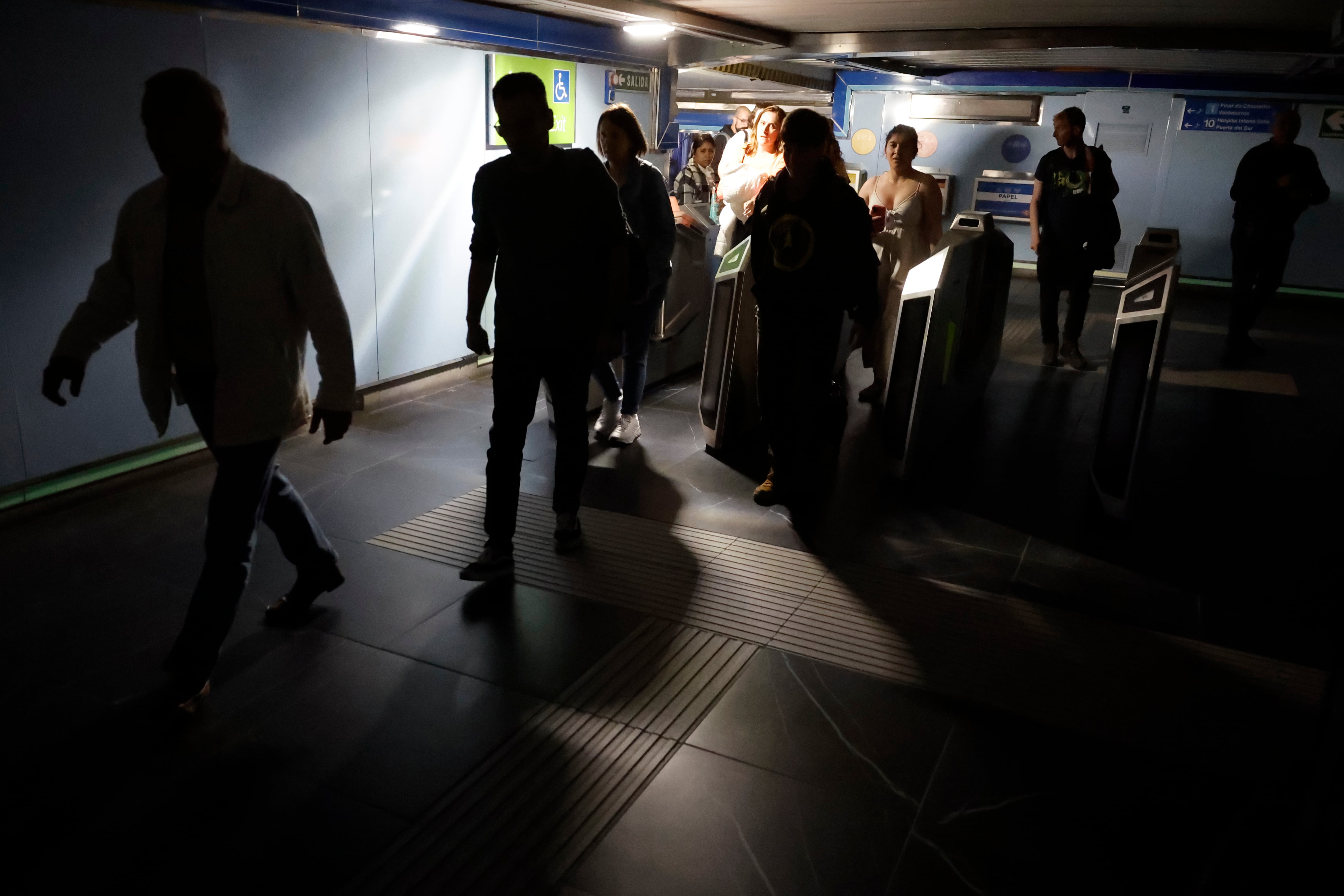 Seis horas sin luz detuvieron a España.