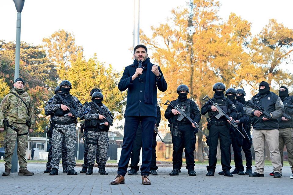 Pullaro aprovechó la mañana gélida para anunciar nuevas medidas en seguridad. 