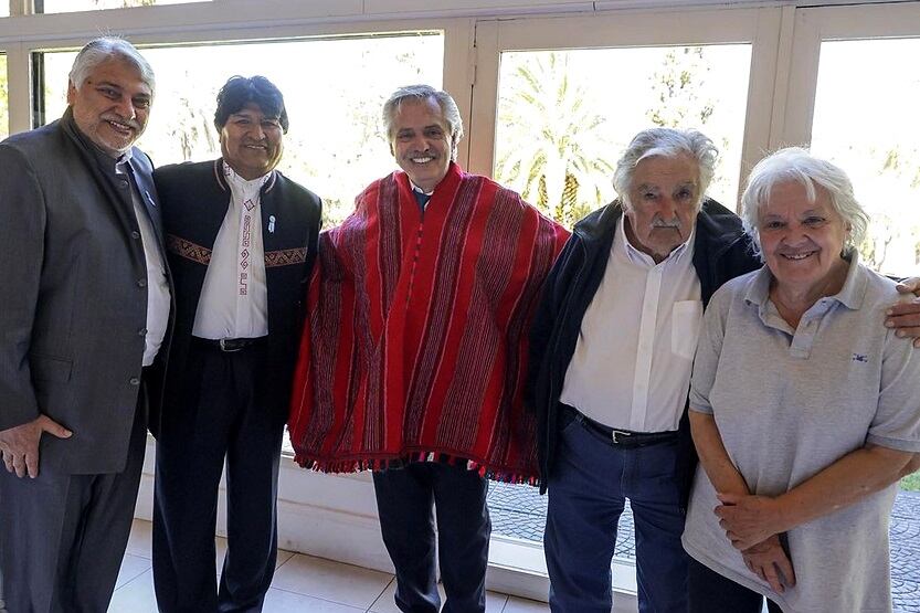 El presidente invitó a los exmandatarios a participar del homenaje por los 40 años de Malvinas.