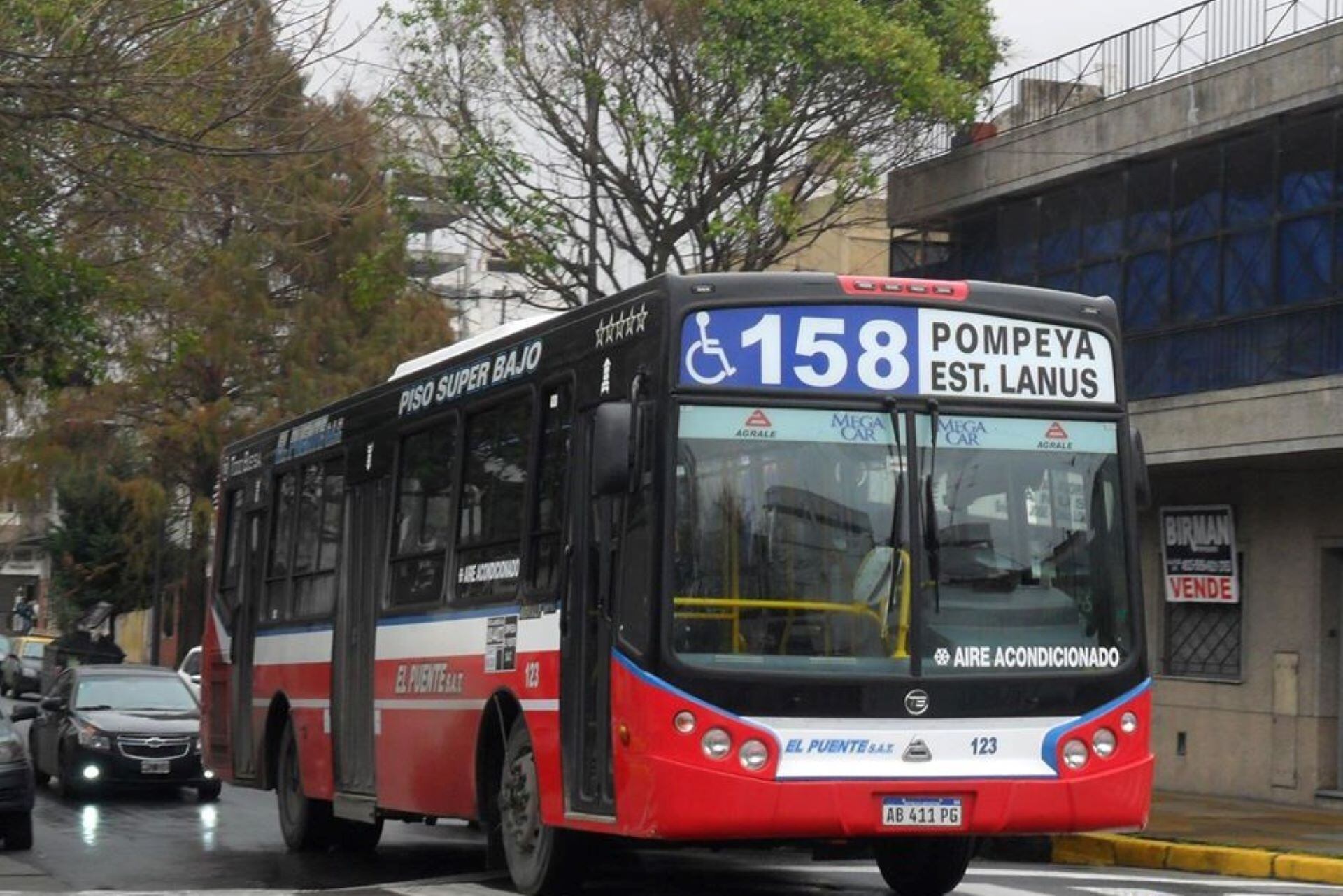 Balean a un colectivero de la línea 158 en una pierna durante un asalto cuando realizaba su recorrido por Lanús.