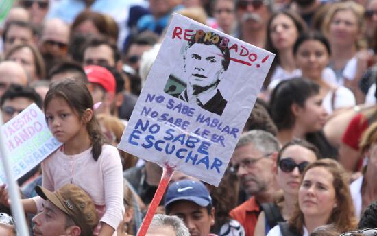 Una multitud colmó el miércoles la Plaza de Mayo y sus alrededores para reclamar por la paritaria nacional docente.
