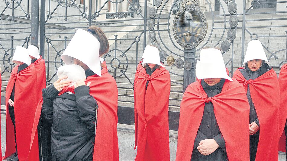 Los antiderechos también presentaron proyectos similares en Diputados.