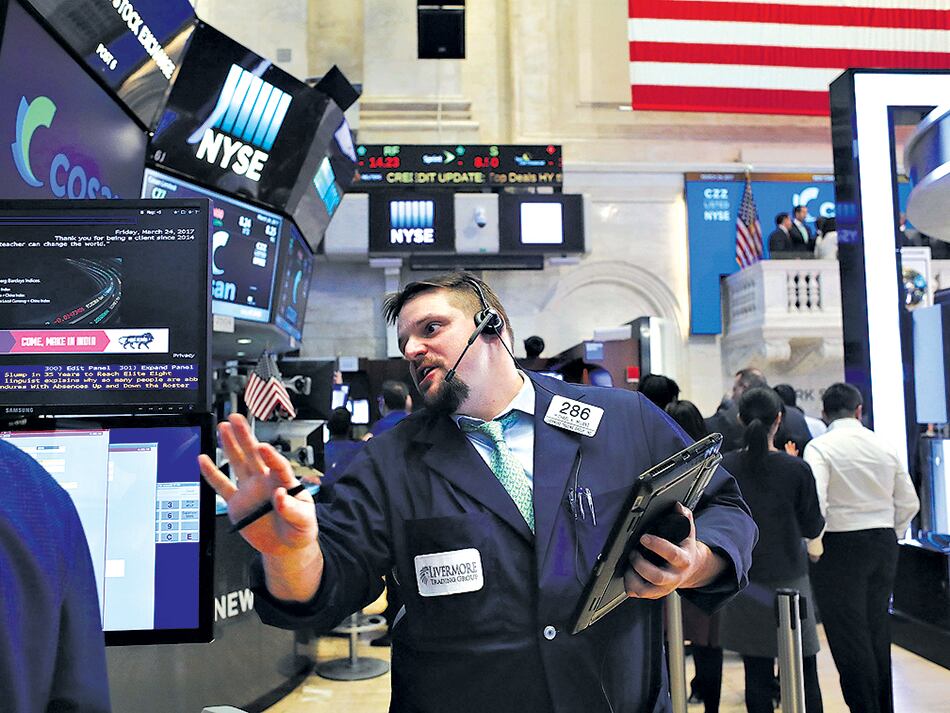 Wall Street vivió ayer una jornada, en general, a la baja. Los papeles argentinos, a contramano.