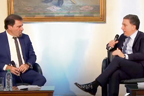 Dujovne en la celebración de la CNV (con el periodista Claudio Zuchovicki).