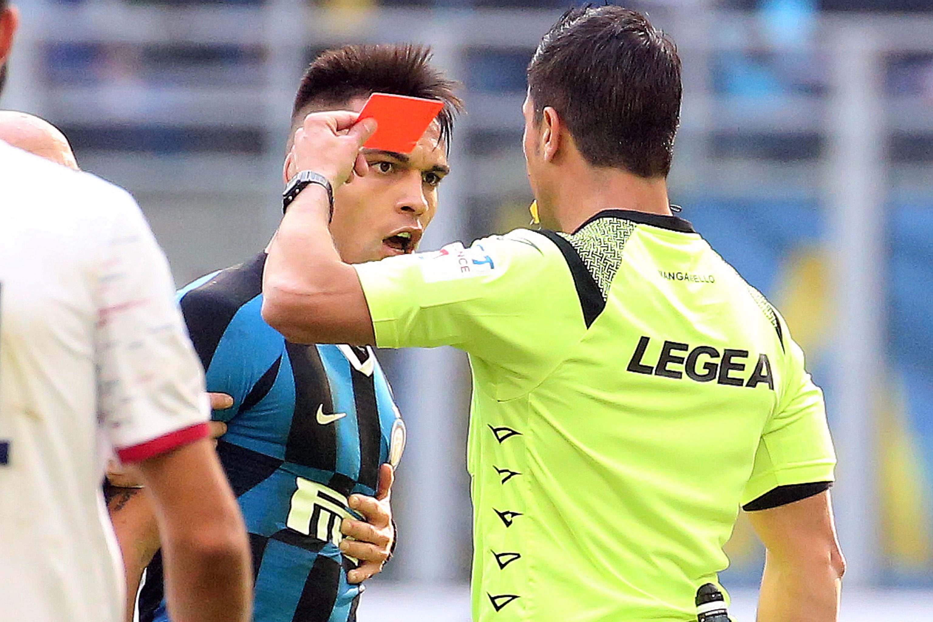 El goleador del Inter, Lautaro Martínez, vio la roja por primera vez en el Calcio.