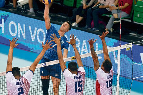 Los argentinos ganaron con parciales de 26-24, 25-15 y 25-15.