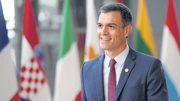 Pedro Sánchez, líder del PSOE, busca formar gobierno con apoyo de Unidas Podemos.