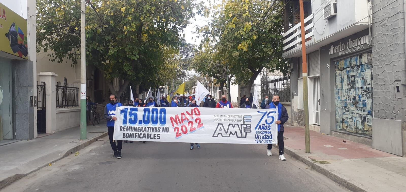 El gremio paritario exige un incremento de 15.000 pesos por cargo, remunerativos y no bonificables.