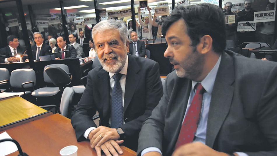 Julio De Vido durante la audiencia, junto a Maximiliano Rusconi, uno de sus abogados.