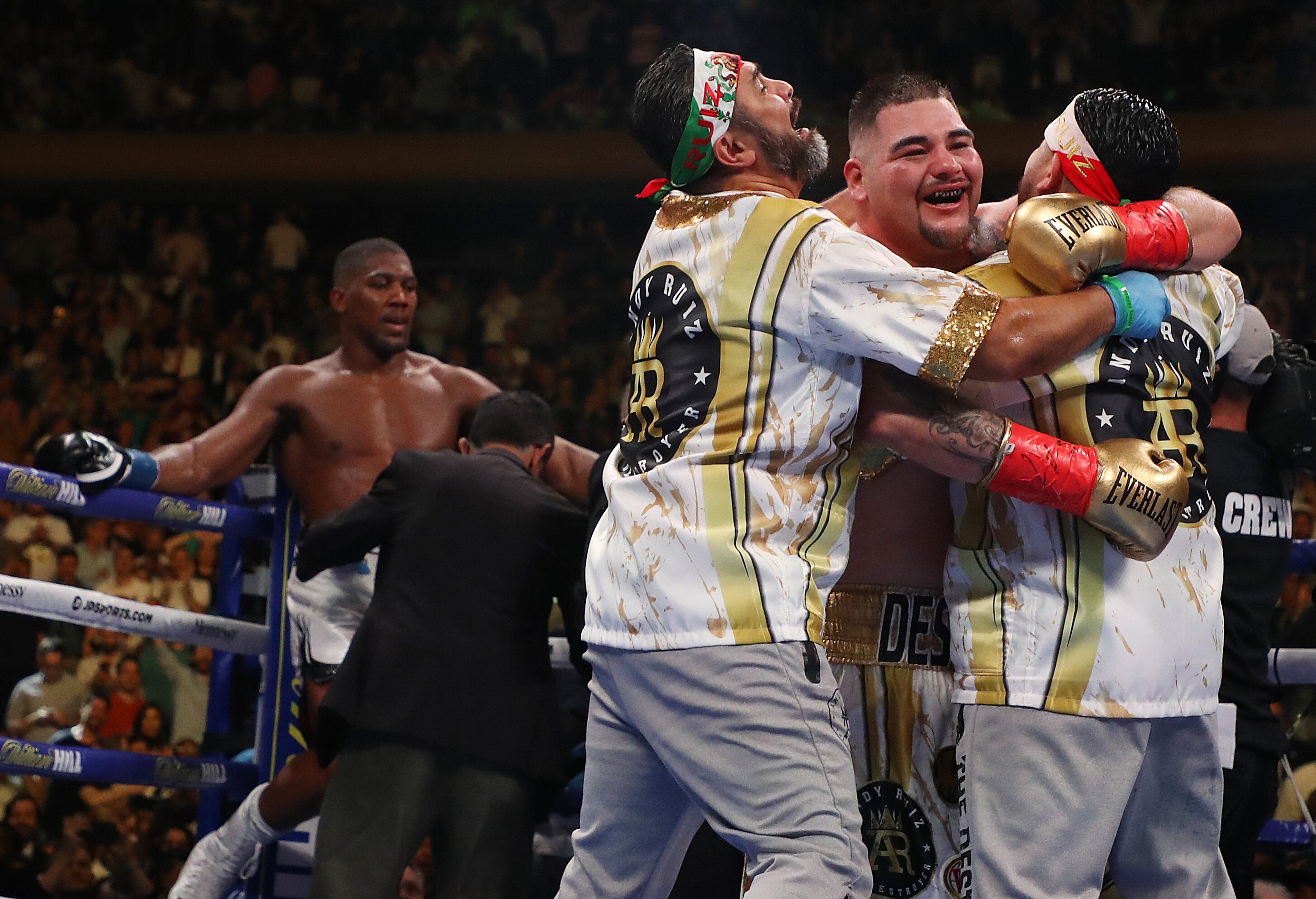 Andy Ruiz dejó al campeón invicto Anthony Joshua aferrado a las cuerdas.