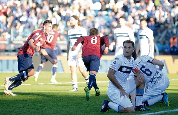 La corrida y el festejo para los jugadores de Talleres. Caída y resignación para los del Lobo.