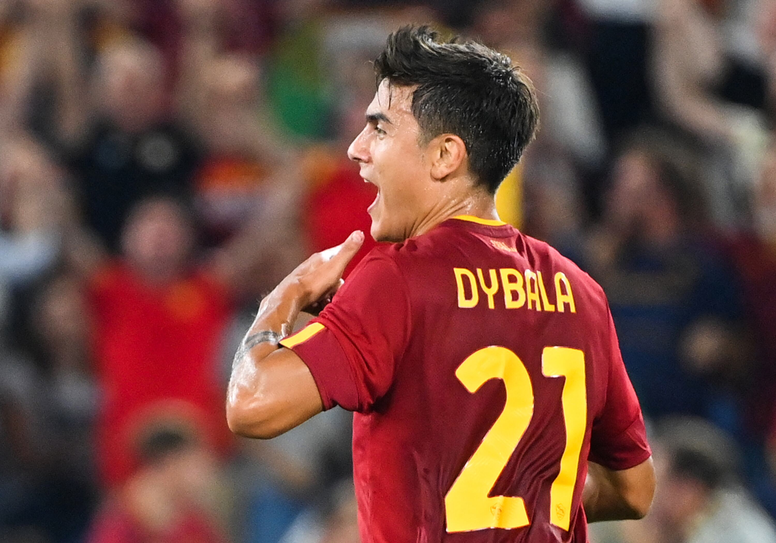 Al ser reemplazado, Dybala fue ovacionado en el estadio Olímpico