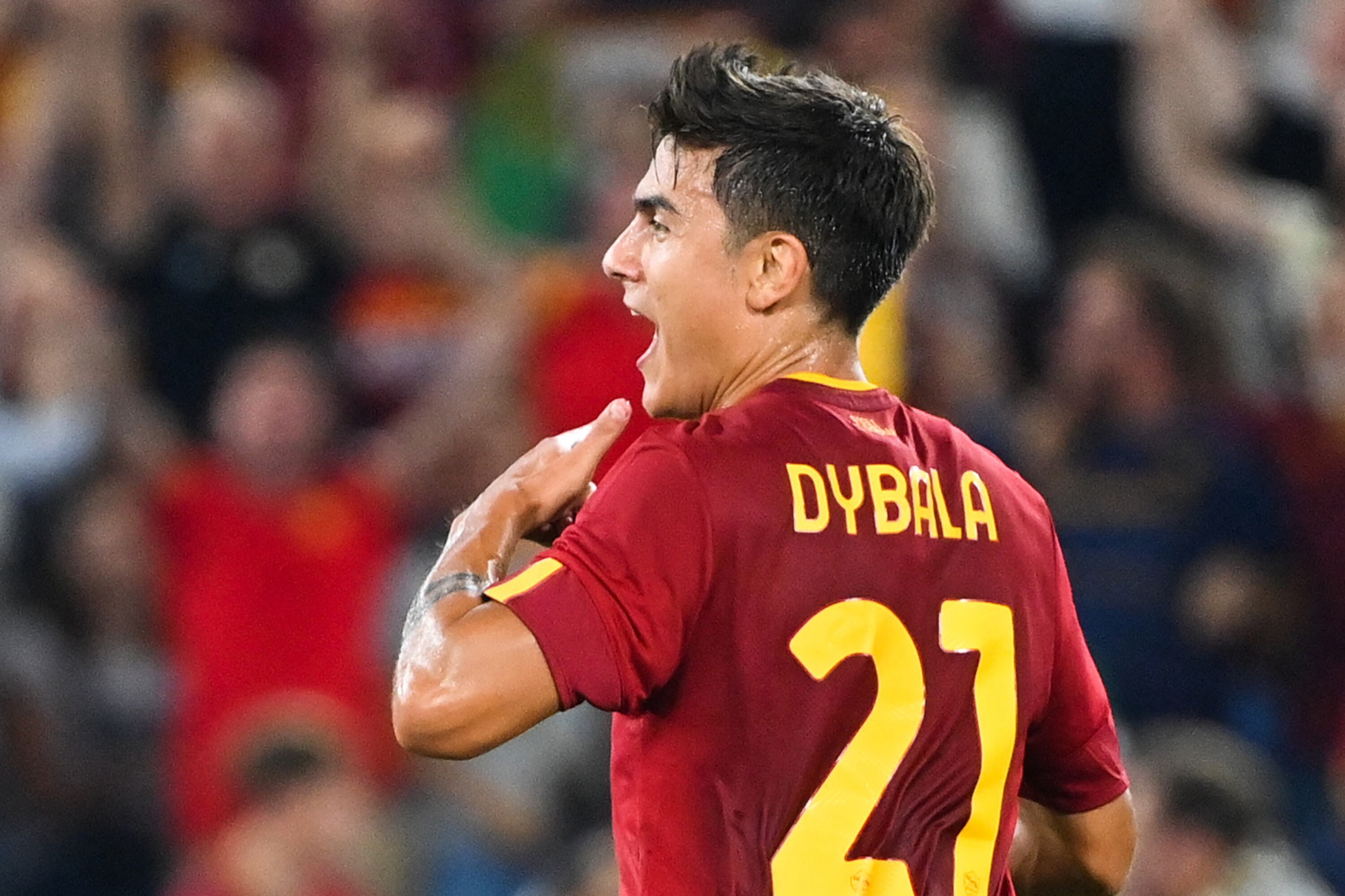 Al ser reemplazado, Dybala fue ovacionado en el estadio Olímpico