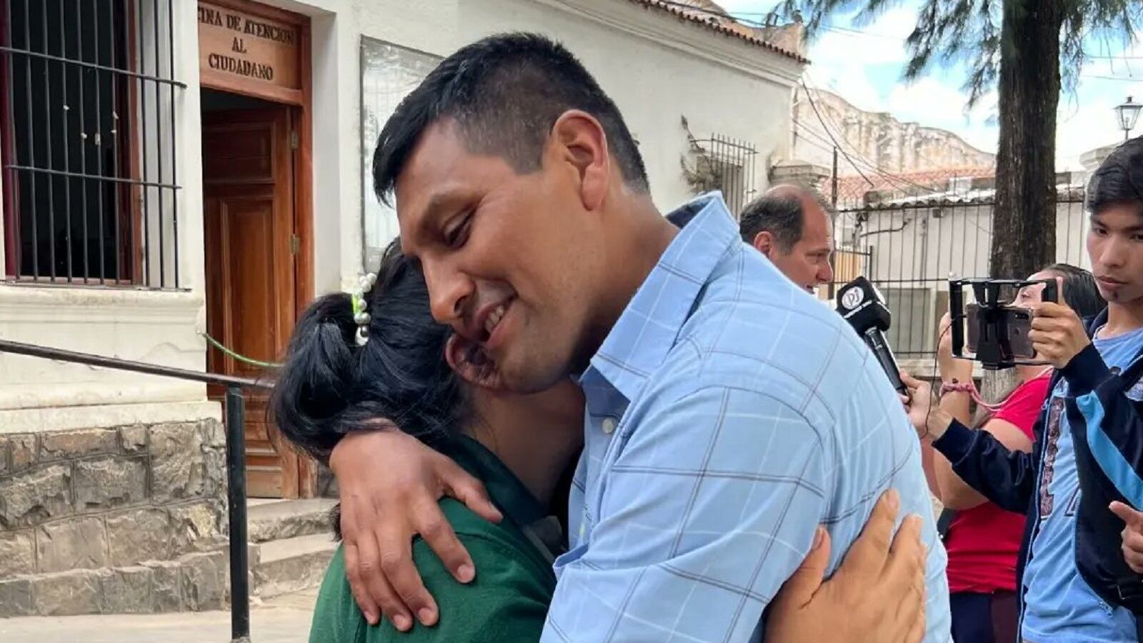 Santos Clemente Vera al salir de prisión en 2023