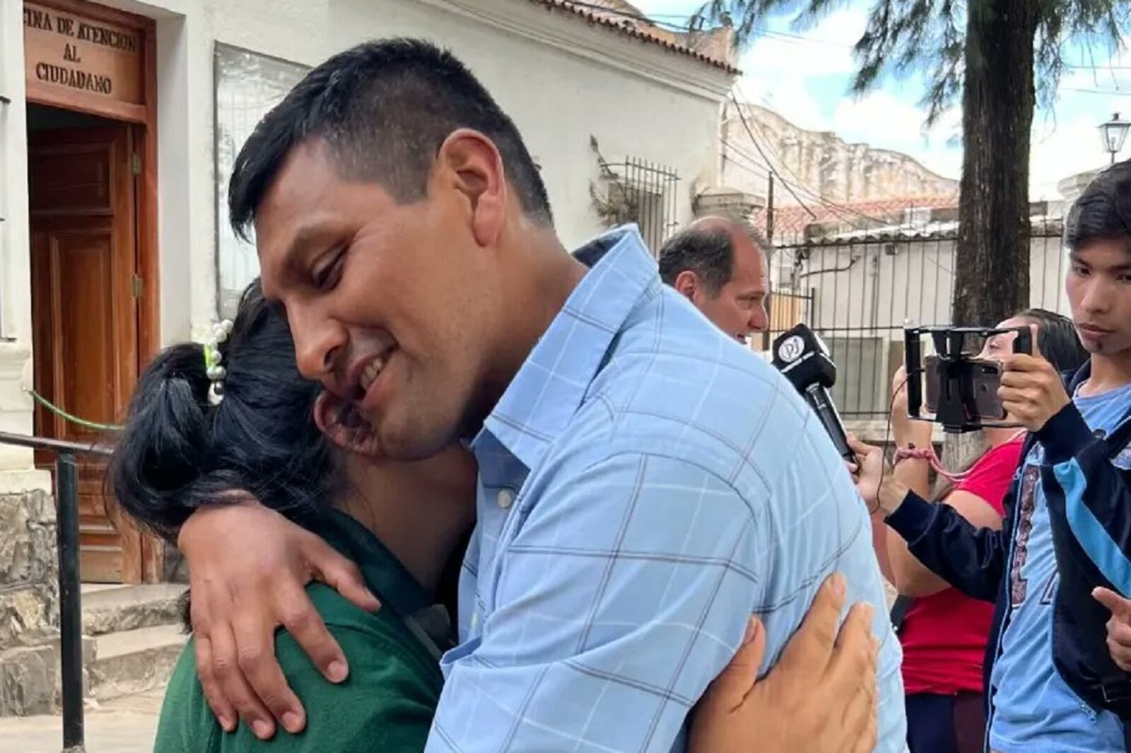 Santos Clemente Vera al salir de prisión en 2023