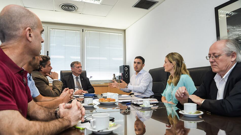 De izquierda a derecha: Fabián Cremaschi, Raúl Marino, Víctor Ibáñez, Daniel Pizzi, Sebastián Civallero, Jimena Estrella Orrego y Javier Merino.
