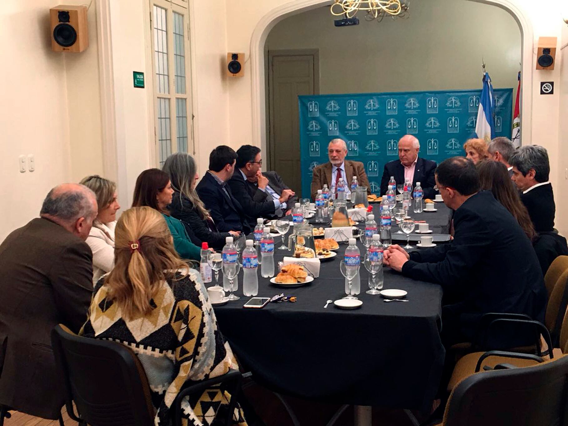 El encuentro, a puertas cerradas, se realizó en la sede del Coleio de Magistrados.
