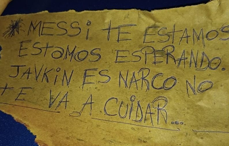 La nota intimidatoria que le dejaron a Lionel Messi tras balear un supermercado de la familia de su esposa.