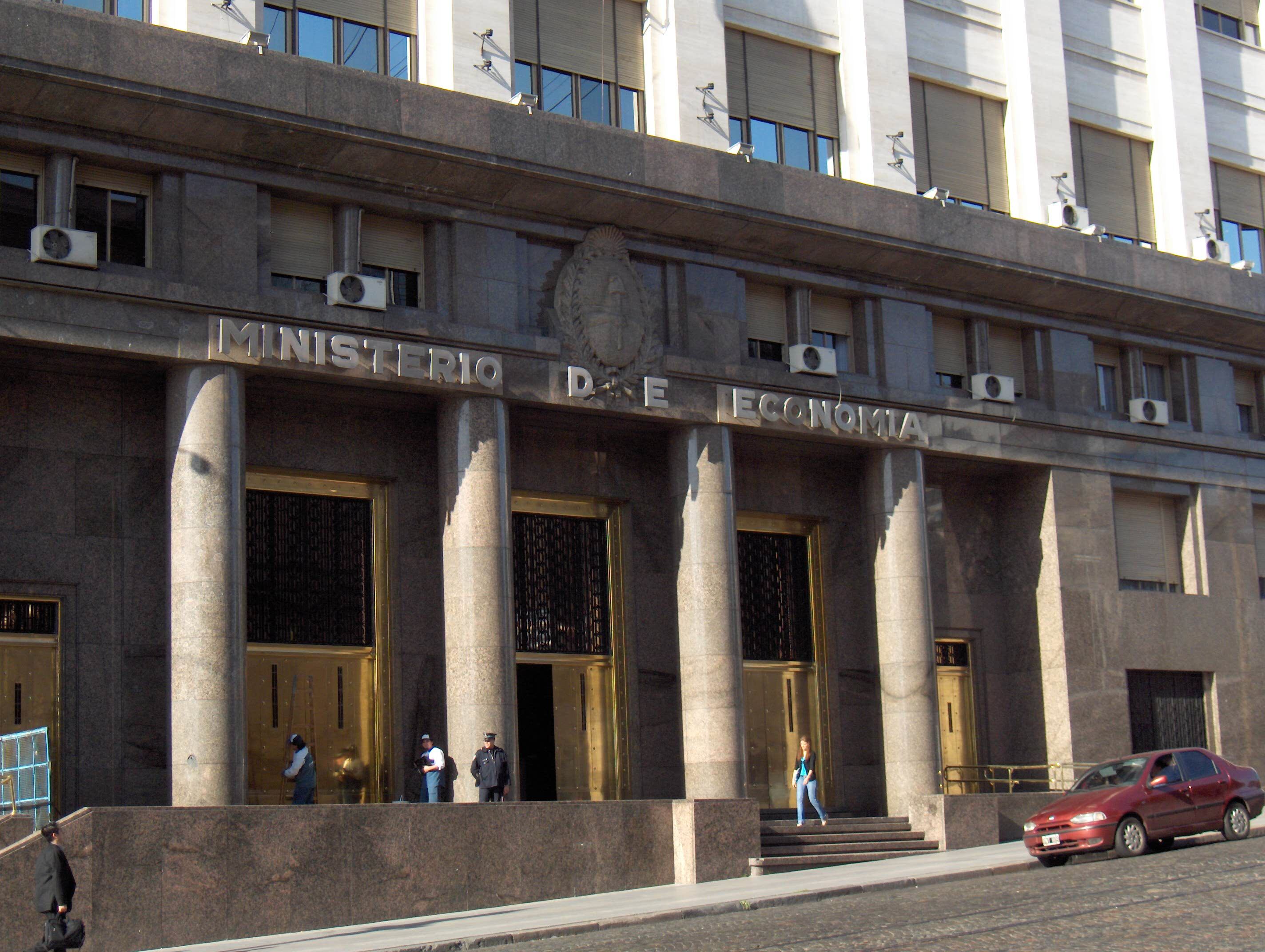 En los cinco primeros del año el déficit total acumula 219.489 millones de pesos. 