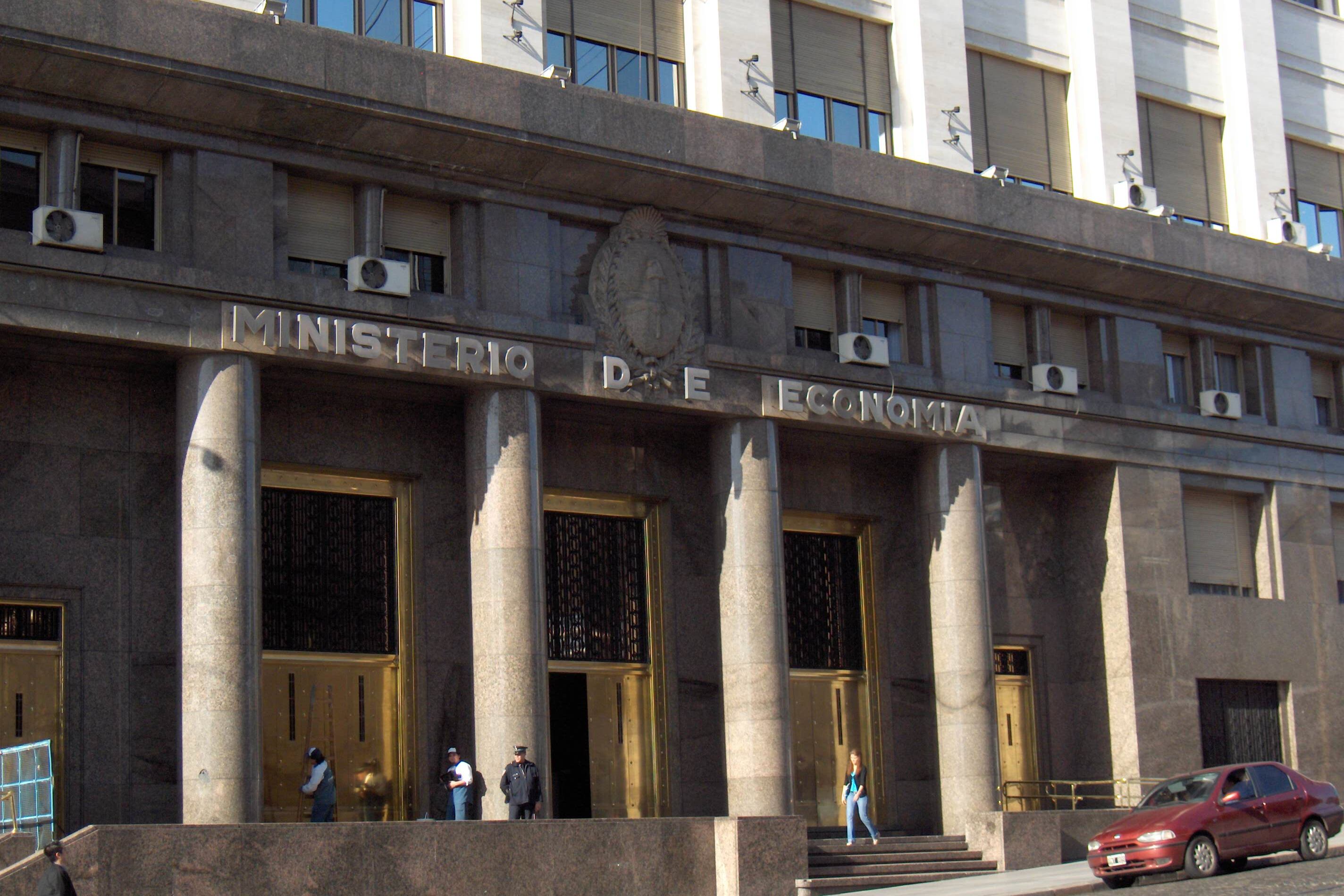 En los cinco primeros del año el déficit total acumula 219.489 millones de pesos.