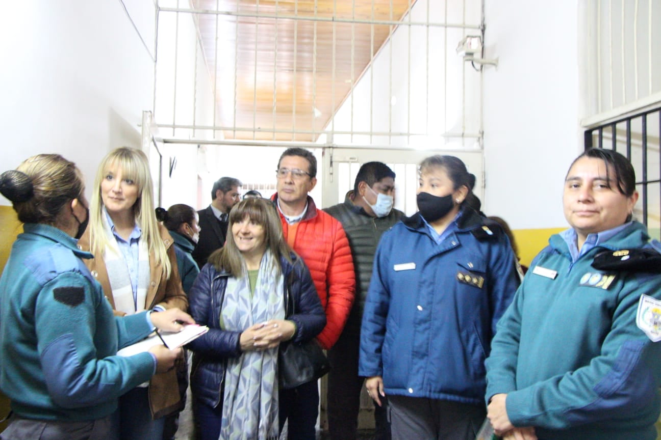 Visita de diputadxs a la U.C. 4