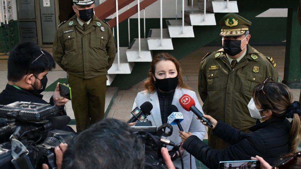 Delegada Presidencial Regional de Antofagasta, Karen Behrens, en una conferencia tras el asesinato de un joven de 16 años / Gobierno de Antofagaste
