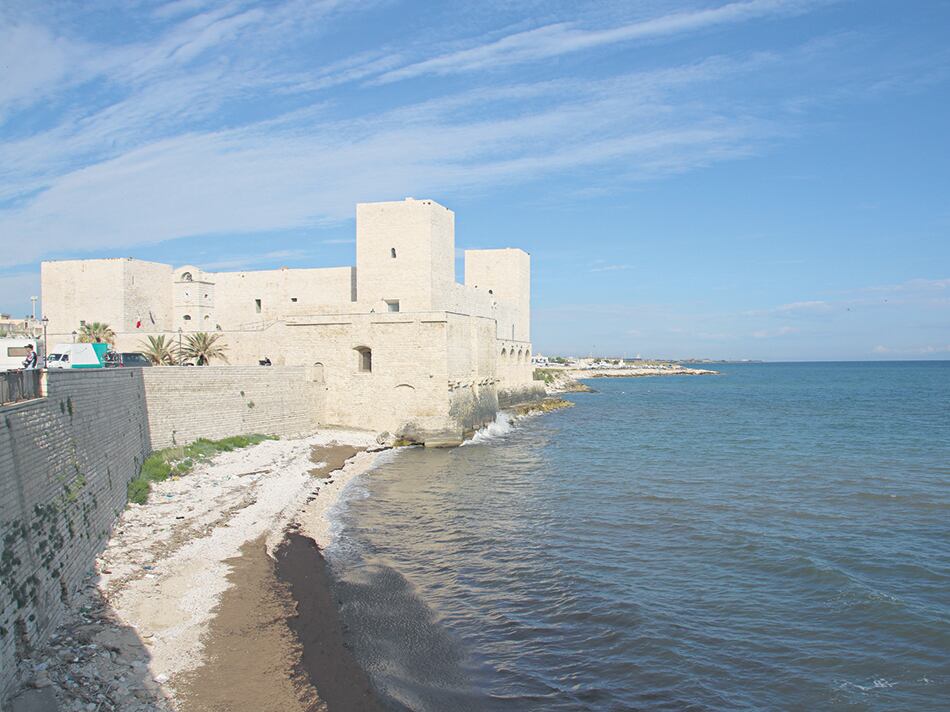 El Castillo Suevo, fortaleza defensiva hacia el Adriático querida por Federico II.