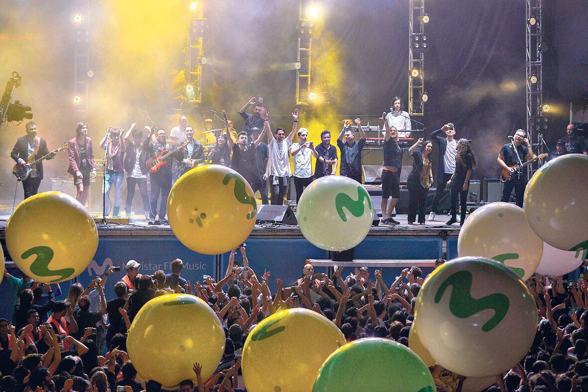 Café Tacvba, más numerosos invitados, cerraron la fiesta.