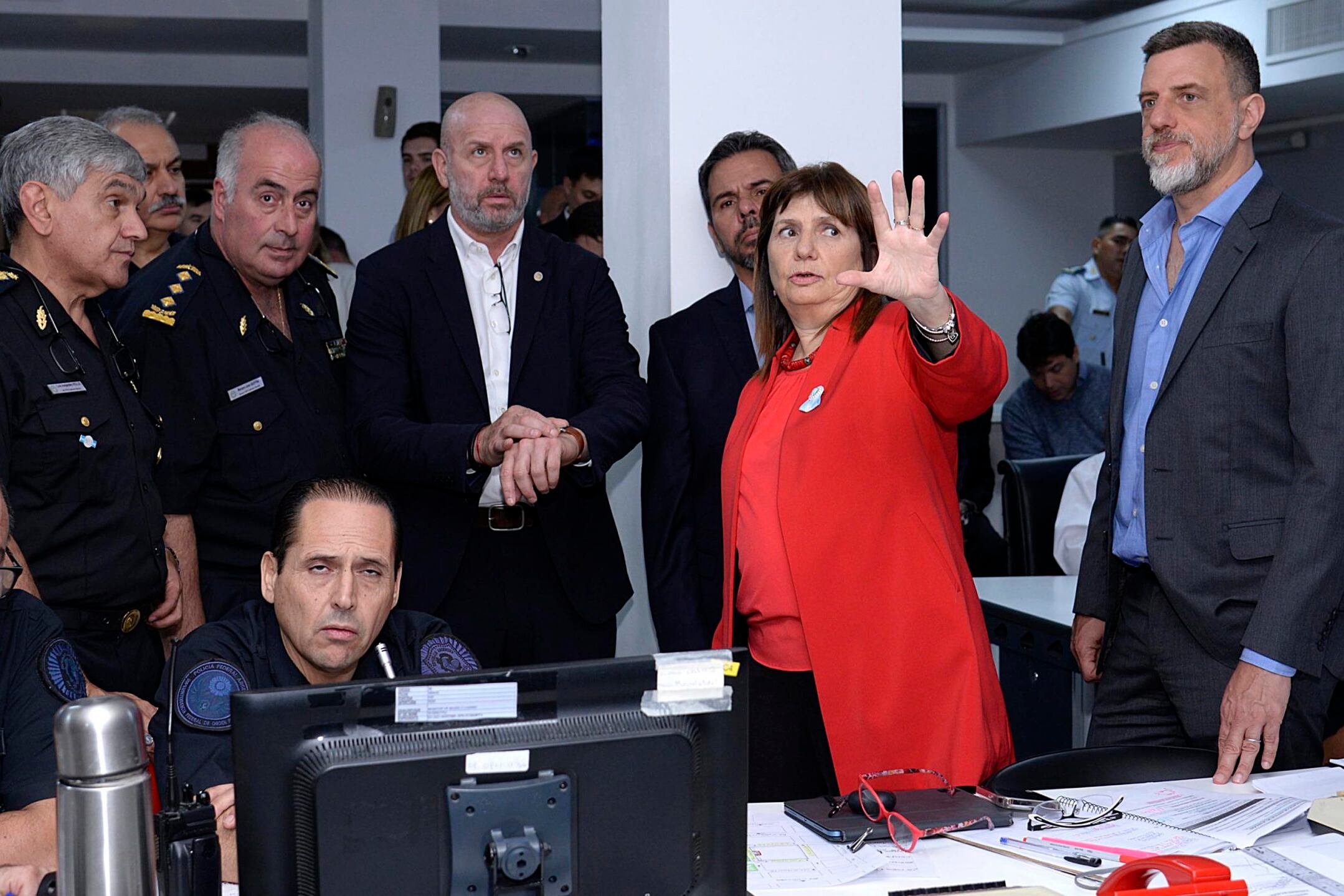 Patricia Bullrich con la cúpula de la PFA.