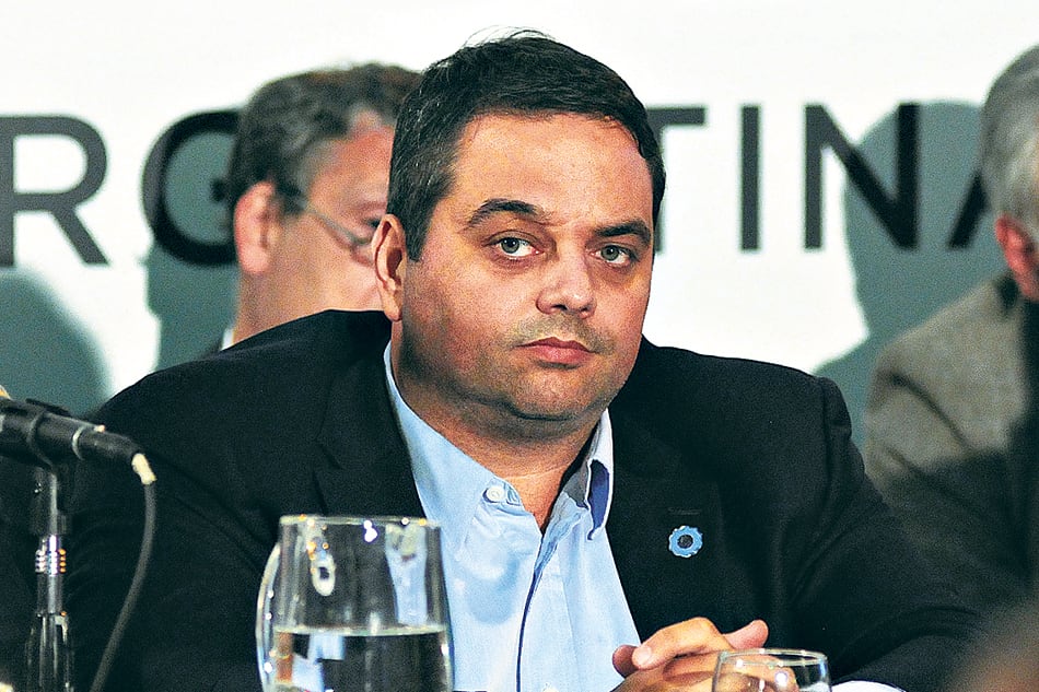 Jorge Triaca, ministro de Trabajo. El nuevo sistema reduce las reparaciones y hace más engorroso su reclamo.