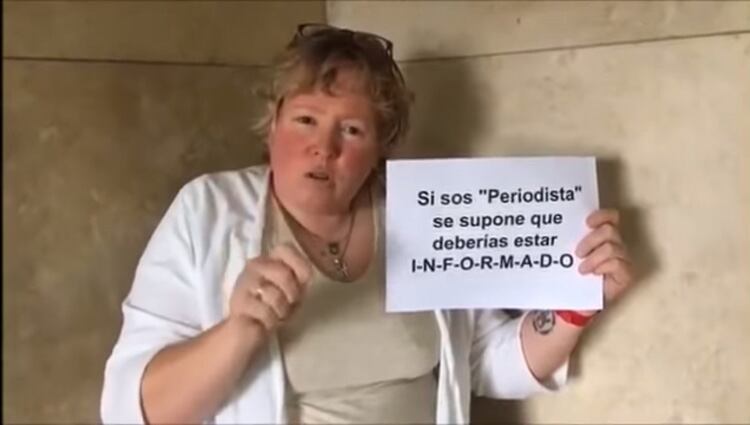 El video reunió a un grupo de sordos para defender su lengua.