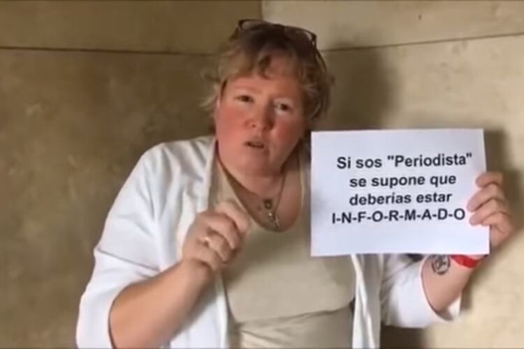 El video reunió a un grupo de sordos para defender su lengua.