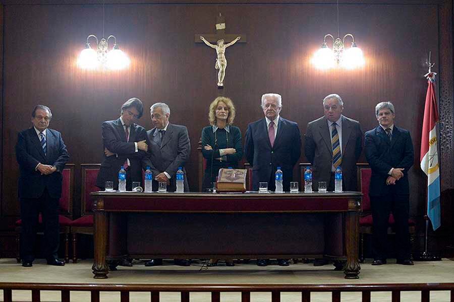 Los integrantes de la Corte se reúnen hoy al mediodía.