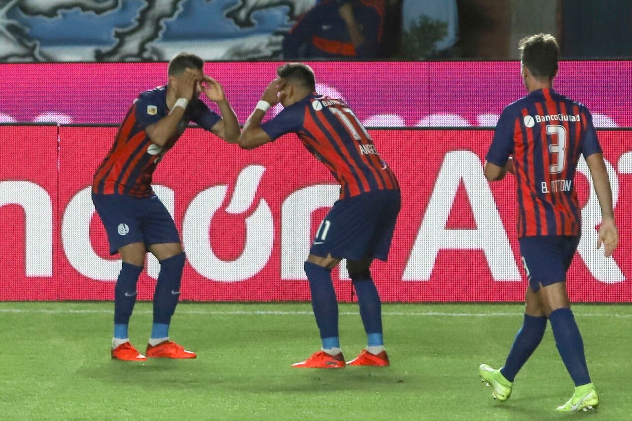Oscar y Angel Romero, autores de los goles de San Lorenzo.