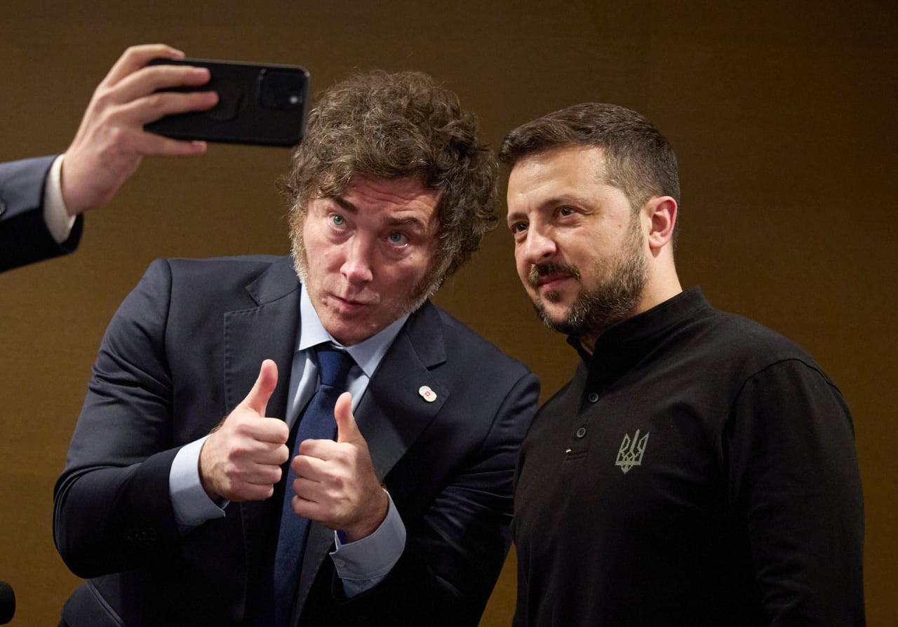 Mile junto con Zelenski. 