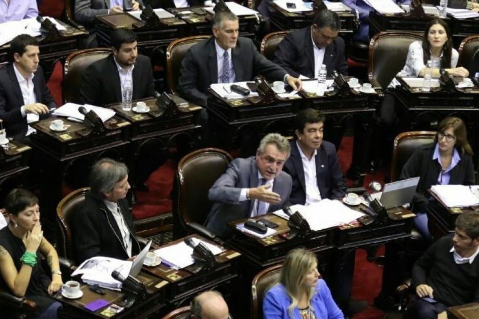 Los legisladores del FPV-PJ aseguraron que Morales y Linera renunciaron "para preservar "la paz y la vida del pueblo boliviano".