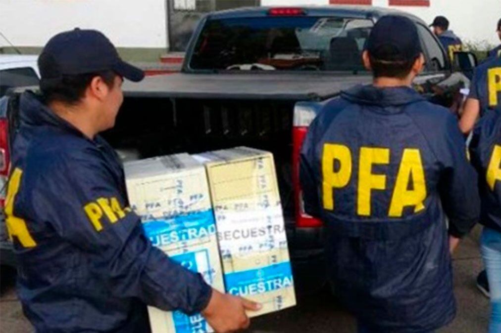 En la casa del acusado se secuestraron teléfonos celulares, aparatos electrónicos de comunicación y diverso material de importancia para la investigación.