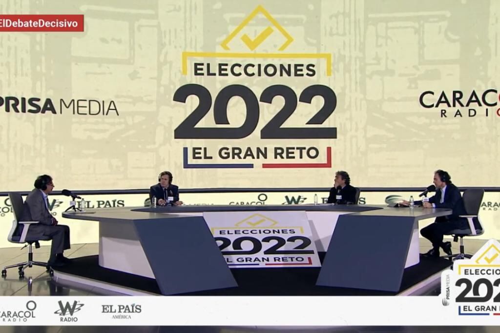 Petro, Fajardo y Gutiérrez en el debate de este jueves.  