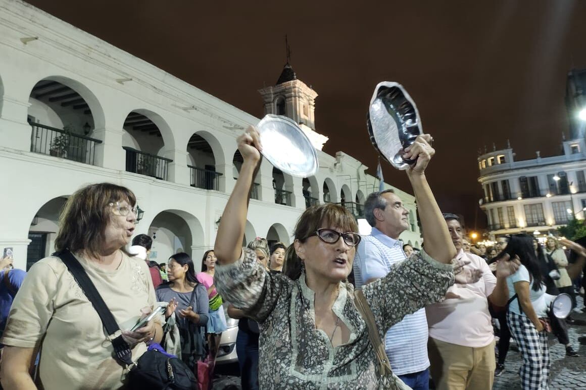 Primer cacerolazo en Salta
