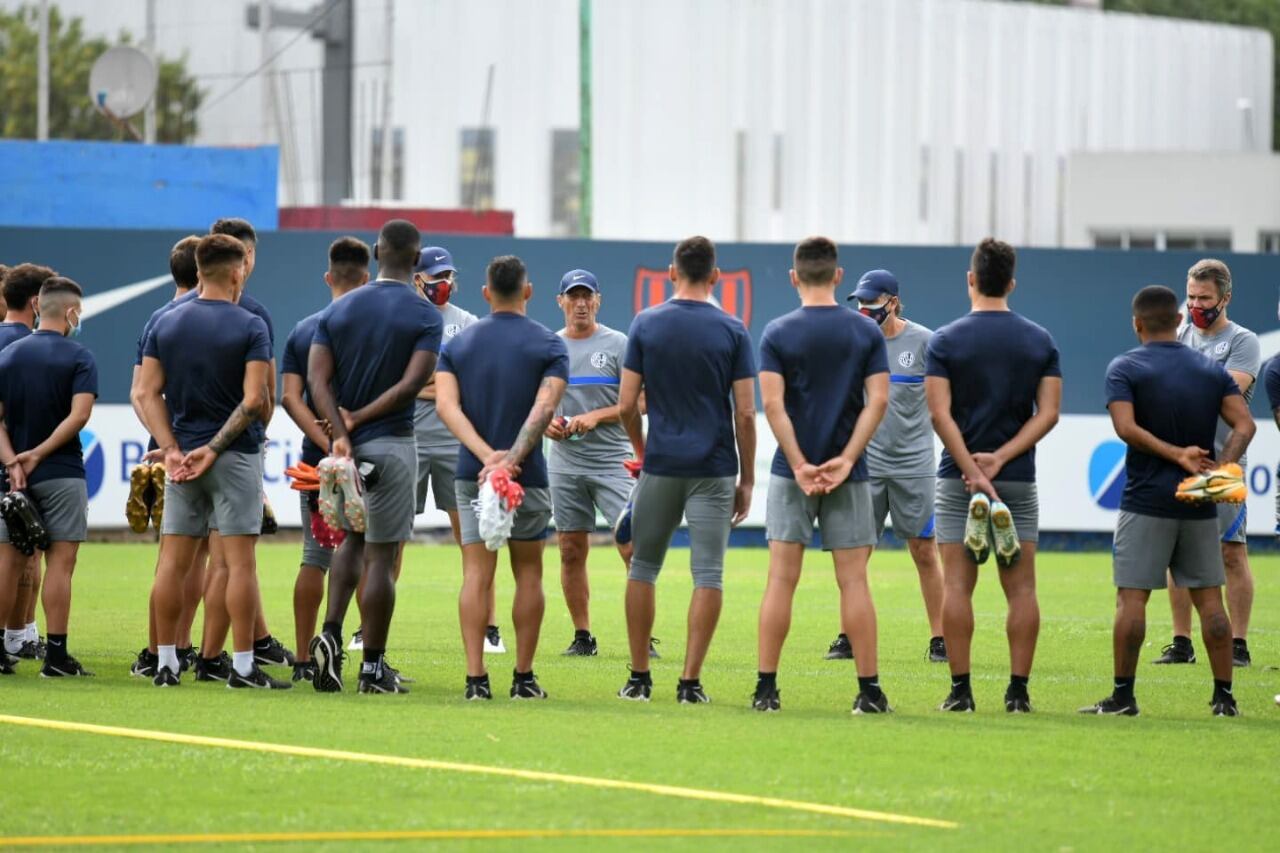 Pedro Troglio estuvo al frente en la primera práctica del Ciclón