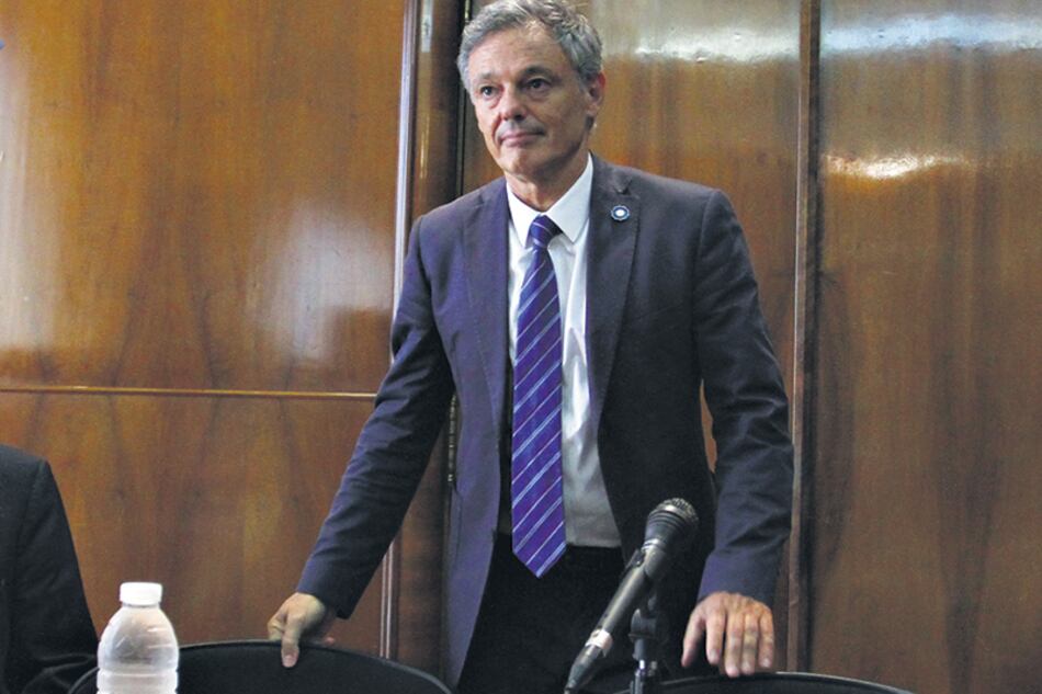 El ministro de Producción, Francisco Cabrera, presentó la Ventanilla Unica de Comercio Exterior a empresarios.